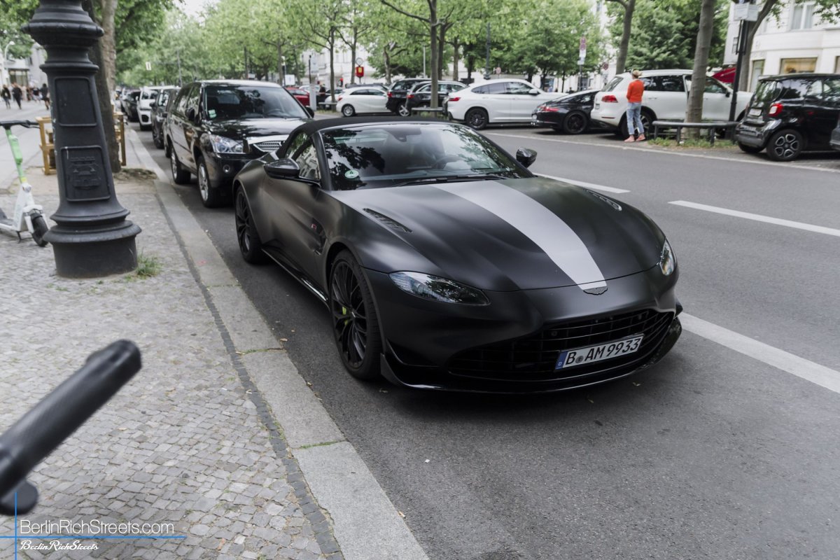 Aston Martin V8 Vantage F1 Edition Roadster spotted in Berlin — BerlinRichStreets